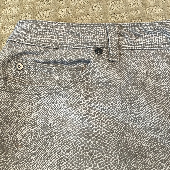 Fabulous😱snake print Nicole Miller size 16 jeans. - Picture 4 of 16